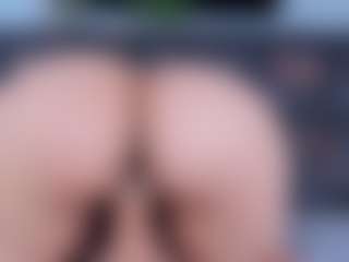 DulceAurora1 MILF webcam performer live streaming