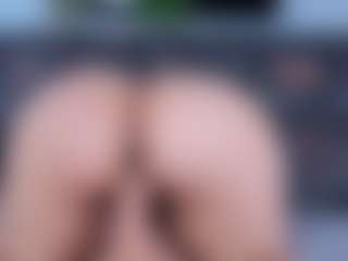 Live cam show with DulceAurora1 - Curvy MILF on Gym Cam Girls