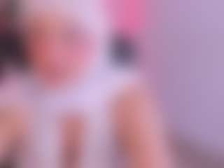 Live cam show with Kithana-jazmin - Shaved Pussy on StripNow