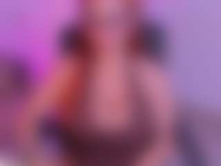 Live cam show with Kithana-jazmin - Striptease Teen (18+) on Uber Horny