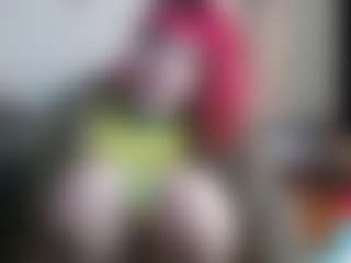 Live cam show with Charlotbelucci - Ejaculation on AdultVida.com