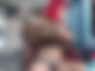 Live cam show with Charlotbelucci - Nipple Piercings on Hubzter Live