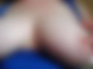 Live cam show with SonyaBelfort - Sucking on CamSodaAdn