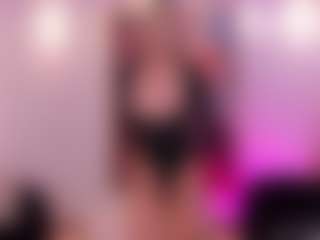 Live cam show with NIA - Petite on Camsoda