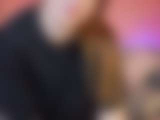 Live cam show with DonnaLust - Moaning on SquirtSoMuch