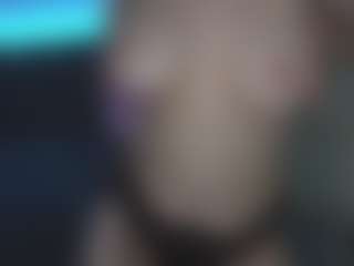 Live cam show with JennyyLuv - Thong on AdultVida.com