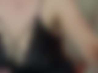 Live cam show with JennyyLuv - Fingers on Mixed Magazine Live