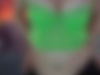 Live cam show with JennyyLuv - Skinny on TeamSkeetLive