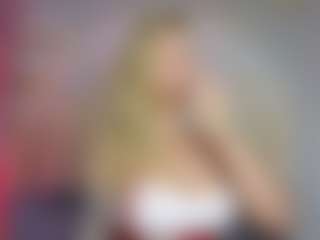 Live cam show with Ann - Kisses on TeamSkeetLive