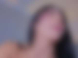 Live cam show with Mia-Oceann - Squirt Toys on Camsoda