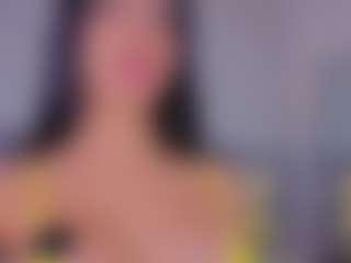 Live cam show with Mia-Oceann - Lovense Petite on Livezox