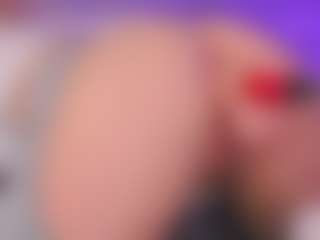 Live cam show with Lili - Blonde Hair on AdultVida.com