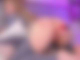 Live cam show with Lili - Blonde Hair on Camsoda