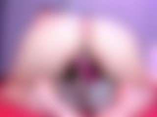 Live cam show with ElizabethReyy - Striptease on livesuperchat.net