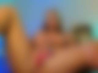 Mia-MiIan18's Live Sex Cam Show