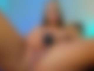 Mia-MiIan18's Live Sex Cam Show