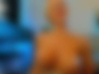 Mia-MiIan18's Live Sex Cam Show