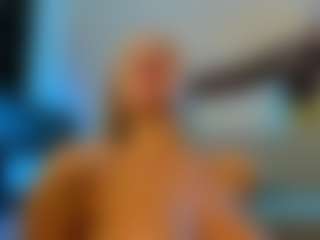 Mia-MiIan18's Live Sex Cam Show