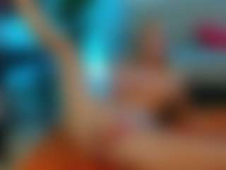 Live cam show with Mia-MiIan18 - College on Camsoda