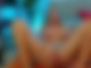 Live cam show with Mia-MiIan18 - Double Penetration on Dare Cams