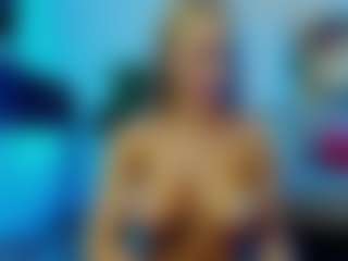 Live cam show with Mia-MiIan18 - Athletic College on Milfs Live