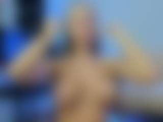 Live cam show with Mia-MiIan18 - Thong on AdultVida.com