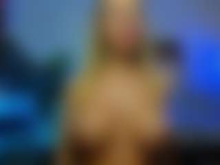Mia-MiIan18's Live Sex Cam Show