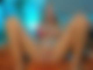 Mia-MiIan18's Live Sex Cam Show