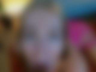 Mia-MiIan18's Live Sex Cam Show