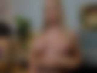 Mia-MiIan18's Live Sex Cam Show