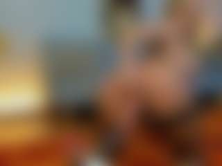 Live cam show with Mia-MiIan18 - Blowjob on Milfs Live