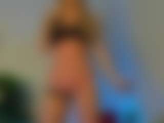 Live cam show with Mia-MiIan18 - Athletic Small Tits on Dare Cams