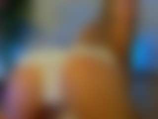 Live cam show with Mia-MiIan18 - Shaved Pussy Teen (18+) on liverealitysex.com