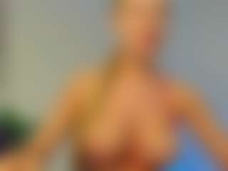 Live cam show with Mia-MiIan18 - Blonde Hair on Camsoda