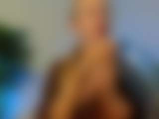 Live cam show with Mia-MiIan18 - Facial Piercings on CSO-WL
