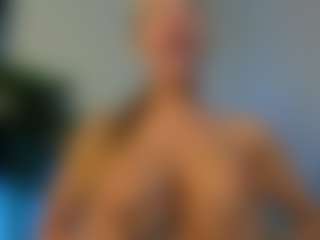 Mia-MiIan18's Live Sex Cam Show