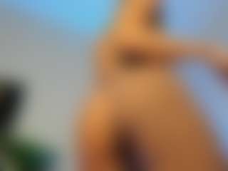 Mia-MiIan18's Live Sex Cam Show