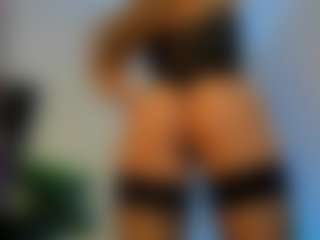 Live cam show with Mia-MiIan18 - Blonde Hair Amateur on PervPlay.com