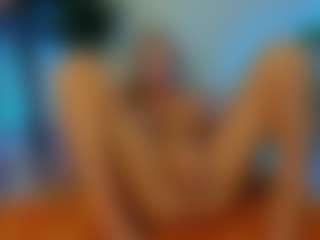 Mia-MiIan18's Live Sex Cam Show