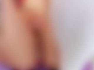 Live cam show with Ella-Harper - Curvy Small Tits on live18s.com