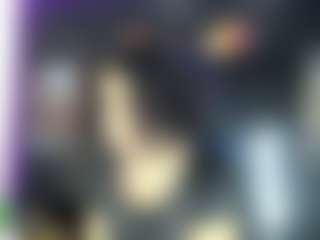 Spettacolo in cam dal vivo con BrittanyQueen - Drinking su Camsoda