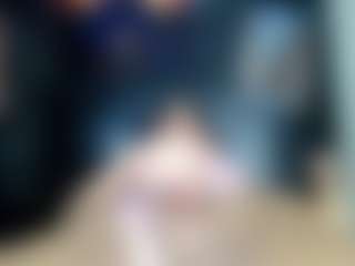 Live cam show with BrittanyQueen - Average on Milfs Live