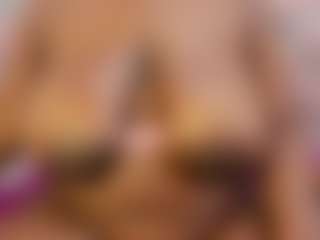 SuzansFox's Live Sex Cam Show