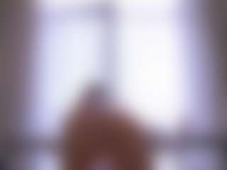 Live cam show with Emily - Average on CamClone