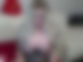 Live cam show with BestDoris - Gamer MILF on CamClone