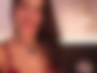 Live cam show with IvyEllis - Shaved Pussy on AdultVida.com