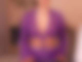 Live cam show with IvyEllis - Petite on Camsoda