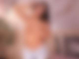 Live cam show with IvyEllis - College on AdultVida.com