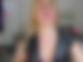 LiliCross MILF webcam performer live streaming