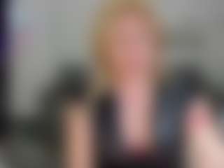 Live cam show with LiliCross - Blonde Hair MILF on xfollow cams